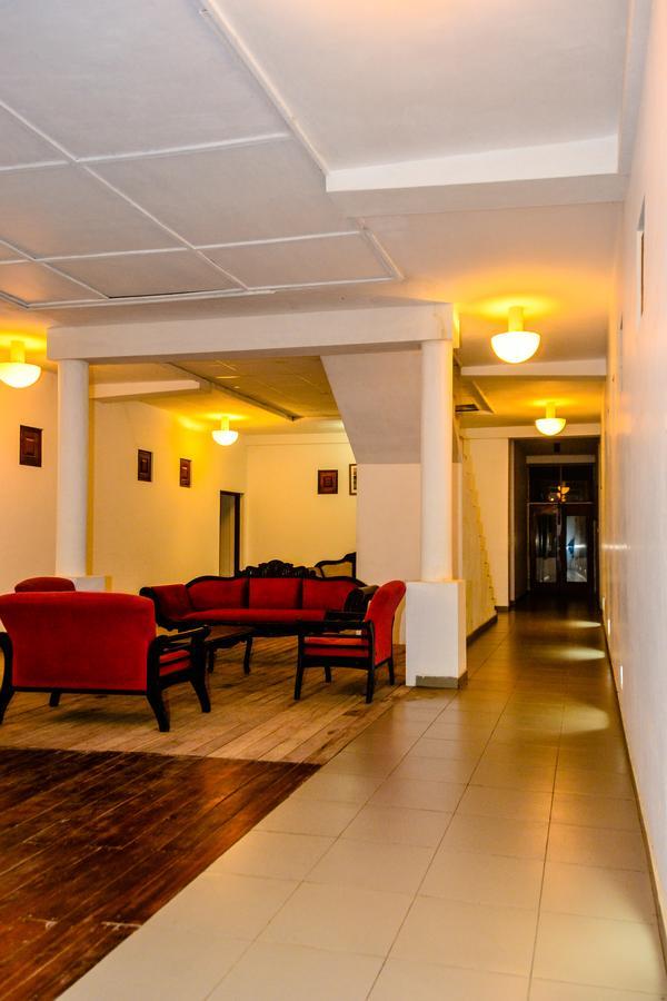 Rainbow Beach Hotel เนกอมโบ ภายนอก รูปภาพ