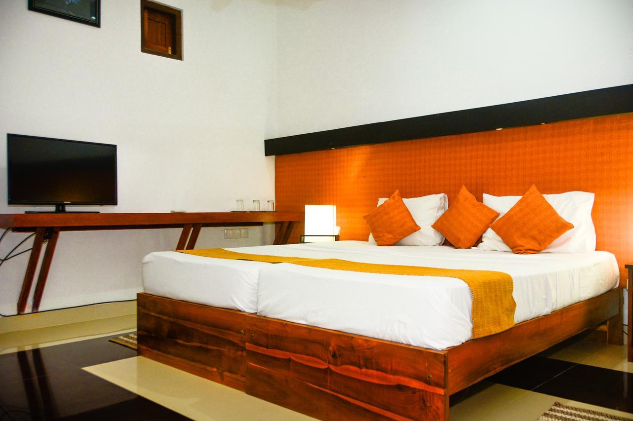 Rainbow Beach Hotel เนกอมโบ ภายนอก รูปภาพ