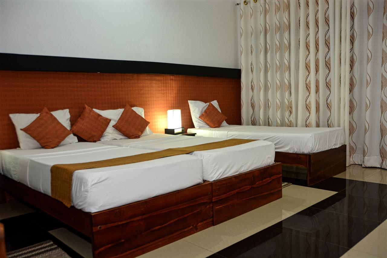 Rainbow Beach Hotel เนกอมโบ ภายนอก รูปภาพ