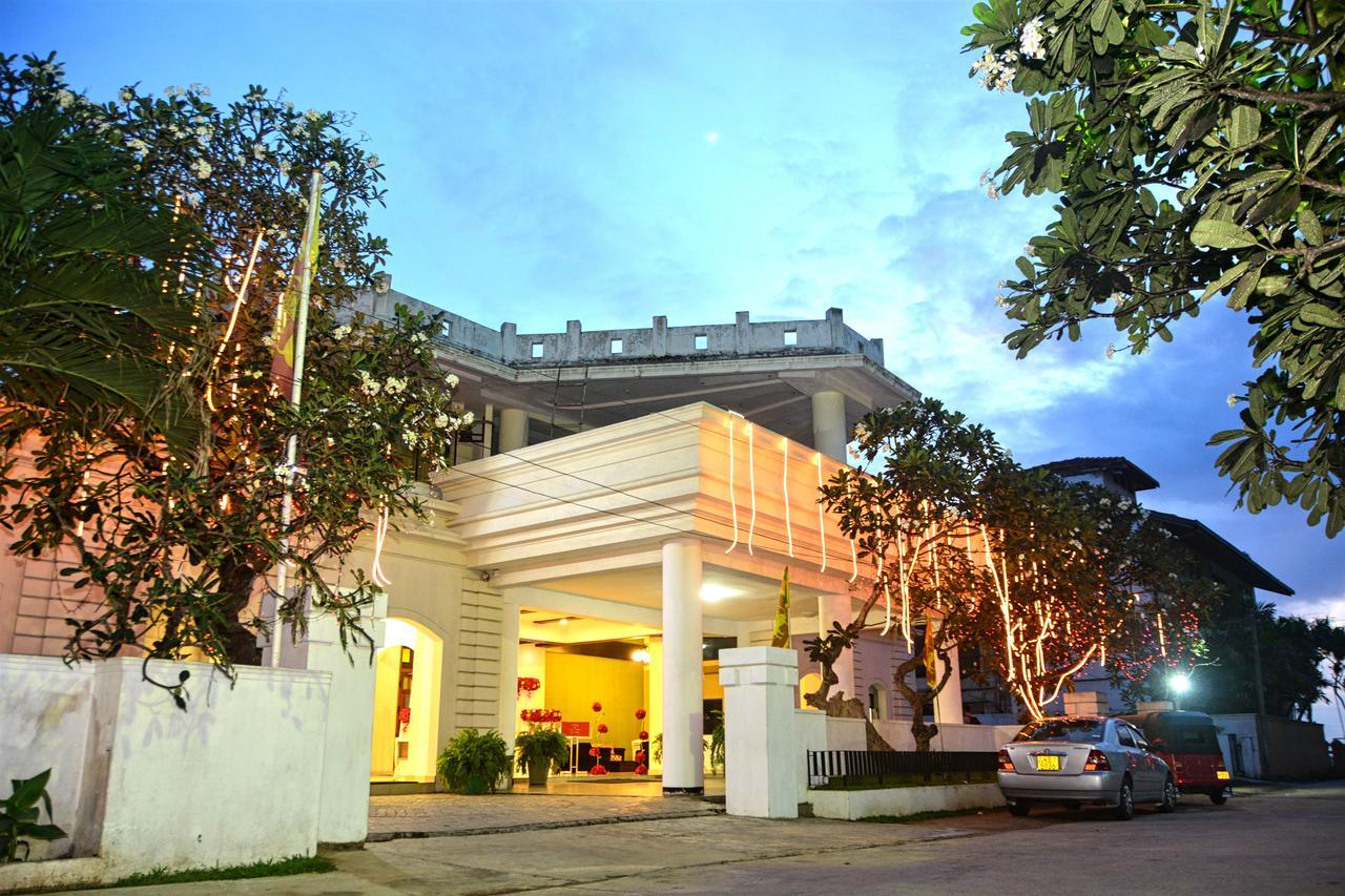 Rainbow Beach Hotel เนกอมโบ ภายนอก รูปภาพ