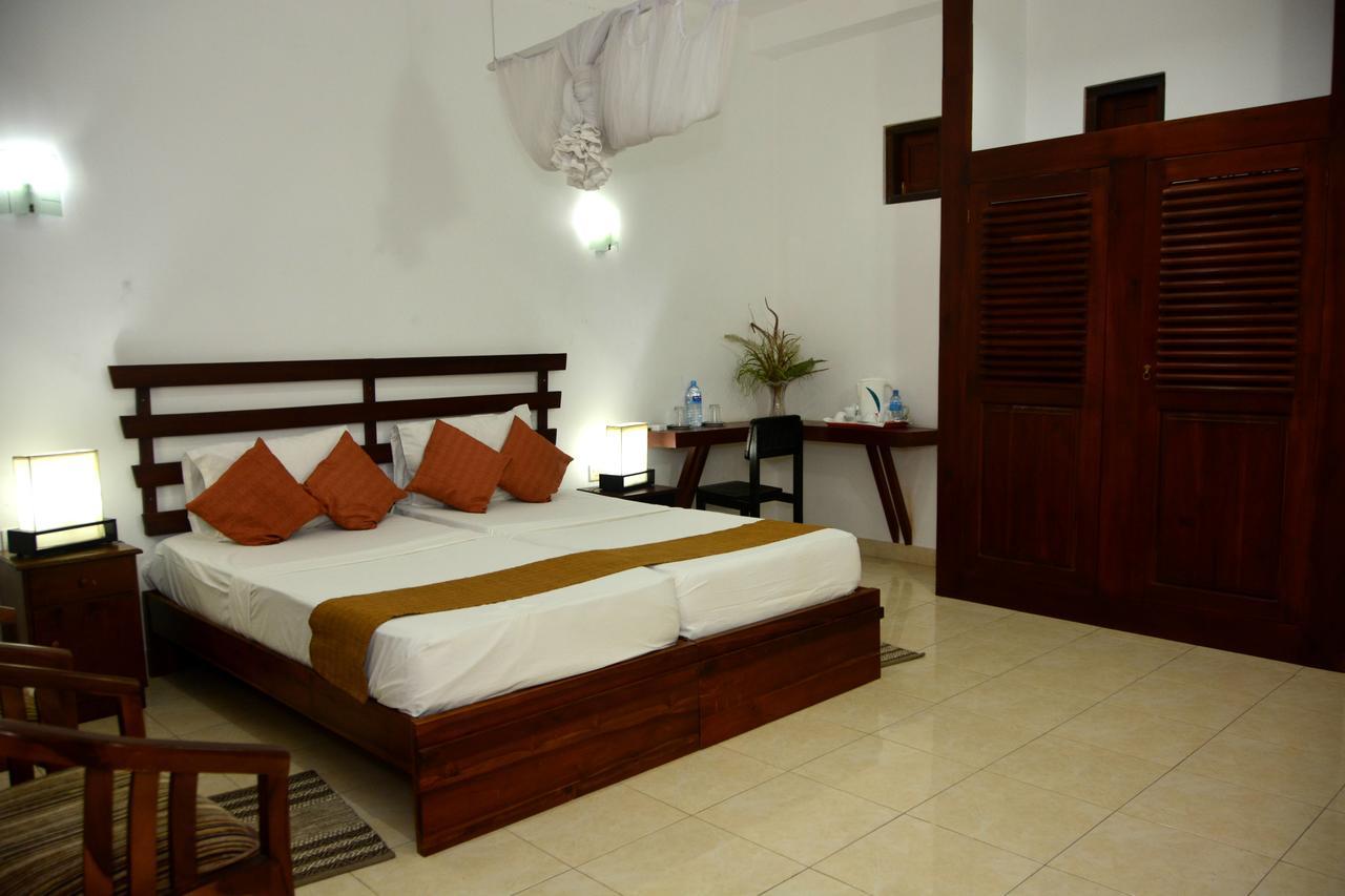Rainbow Beach Hotel เนกอมโบ ภายนอก รูปภาพ