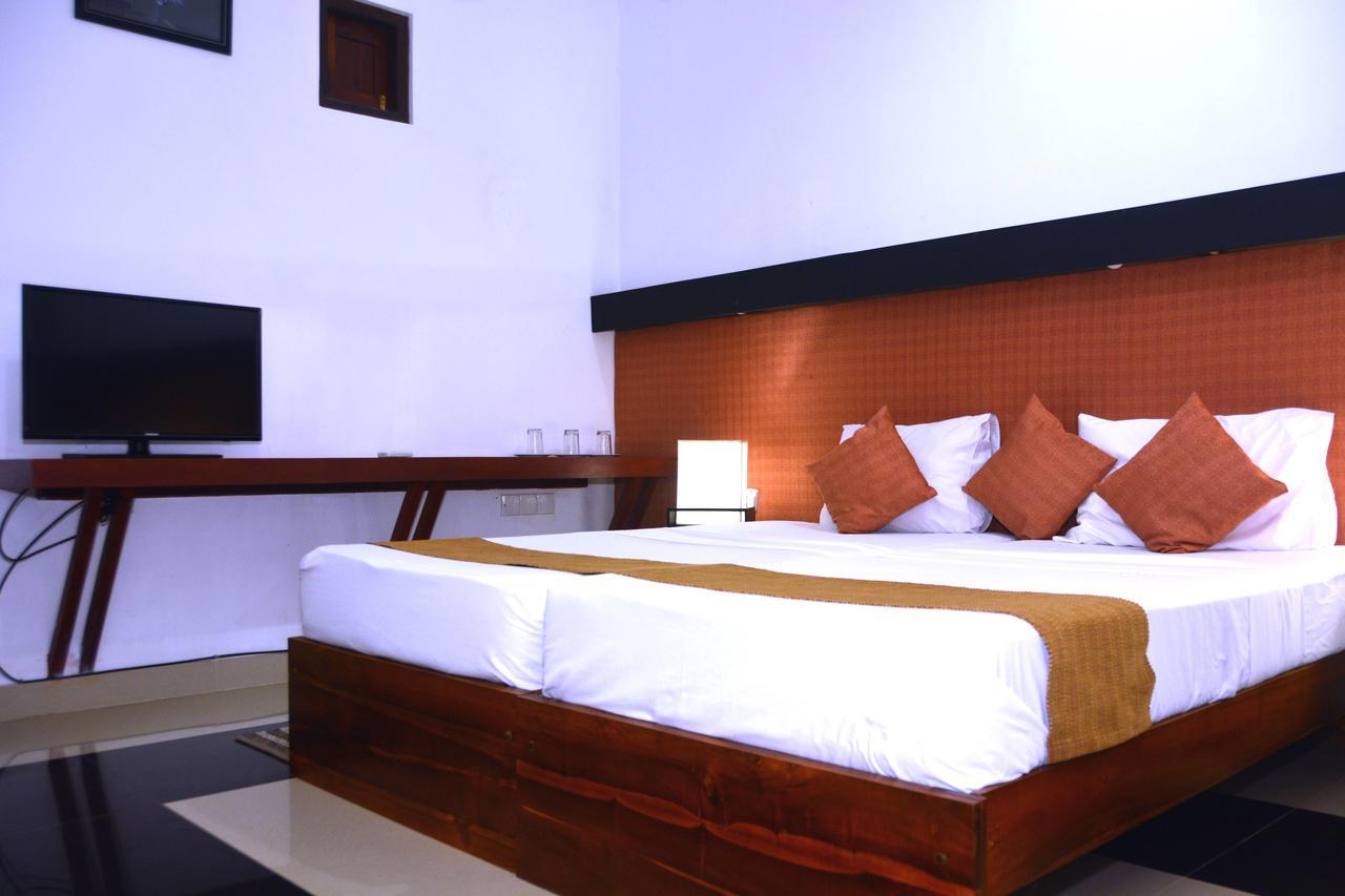 Rainbow Beach Hotel เนกอมโบ ภายนอก รูปภาพ